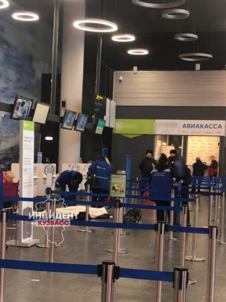 Мужчина умер в очереди в кемеровском аэропорту
