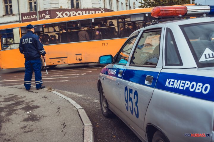 Массовое ДТП с автобусом произошло на оживленной улице в Новокузнецке