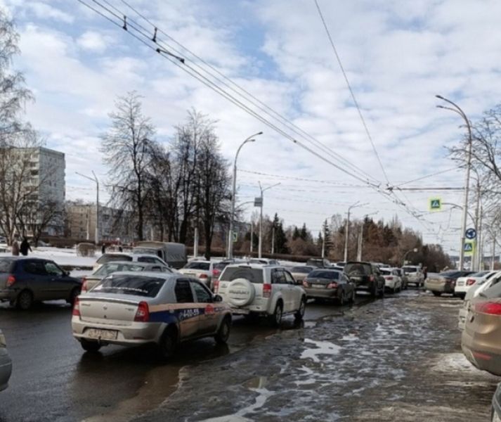 Сильные пробки образовались на дорогах Кемерова в день проведения фестиваля
