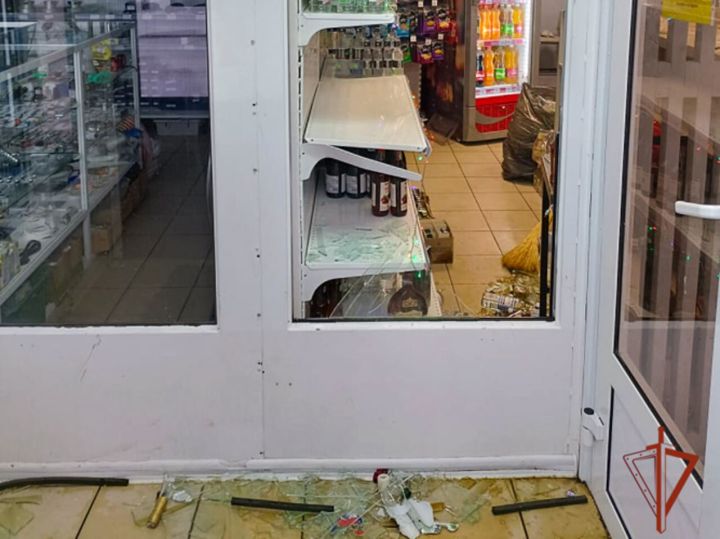 Новокузнечанин устроил погром в маркет-баре в ходе конфликта с посетителем