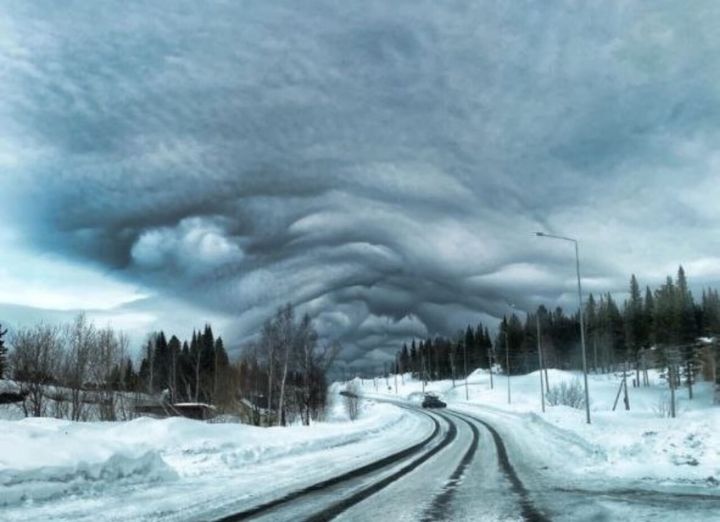 Синоптики прокомментировали появление необычных облаков в небе над Шерегешем