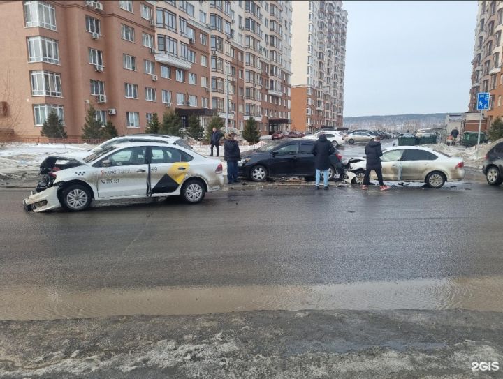 Массовое ДТП с такси произошло на кемеровском проспекте