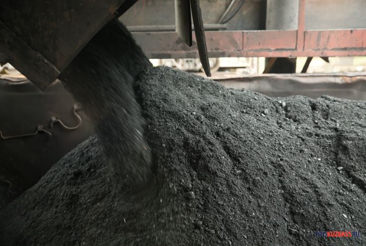 Добыча угля в Кузбассе вновь сократилась