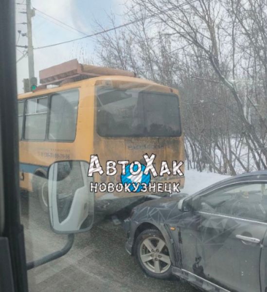 ДТП спровоцировало сильную пробку на автодороге в Новокузнецке