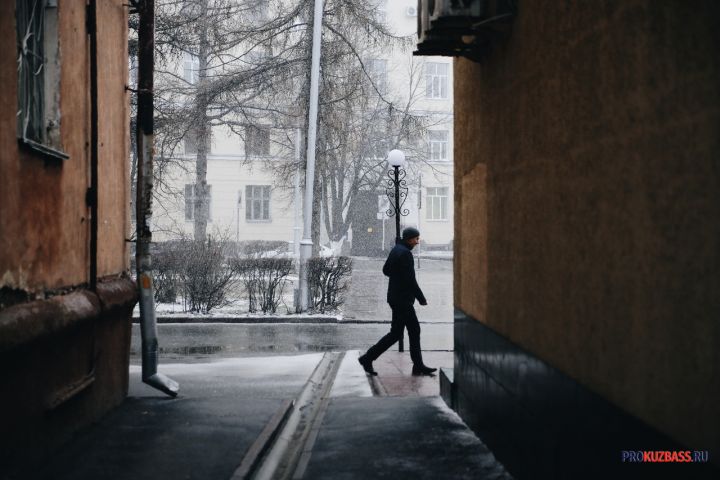 Рабочая неделя в Кузбассе начнется с мокрого снега и усиления ветра