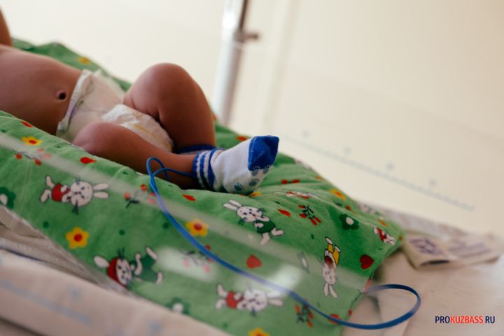 Бросившая младенца в больнице жительница Кузбасса в третий раз лишилась родительских прав
