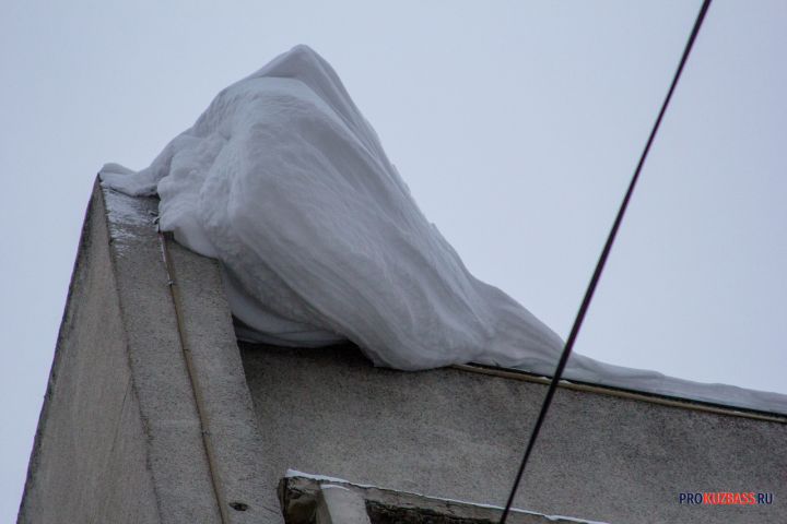 Снежная угроза нависла над головами жителей кузбасского города
