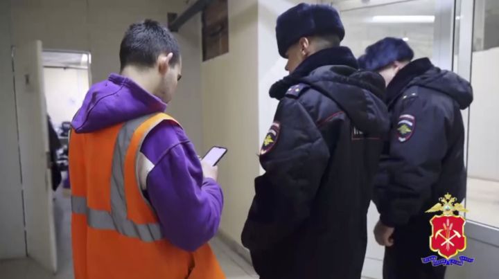 Правоохранители нашли в рядах сотрудников крупной торговой сети в Кемерове мигрантов-нарушителей