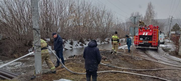 Паводок добрался до десятков домов в Новокузнецке