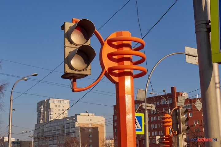 Затор парализовал перекресток в Кемерове в связи с отключением светофоров
