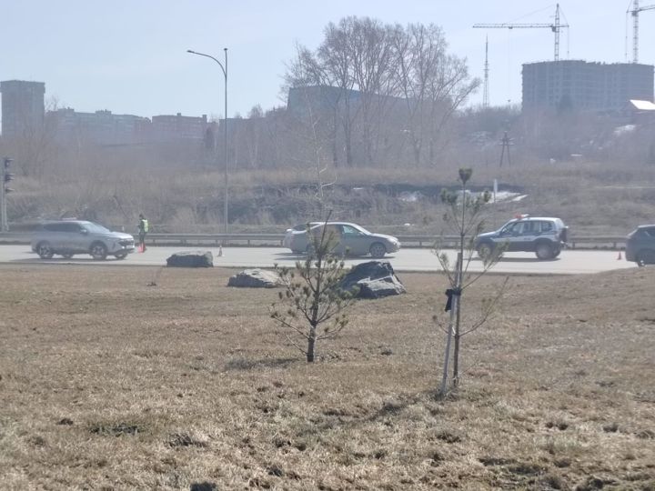 Две легковушки разбились рядом со спорткомплексом в Кемерове