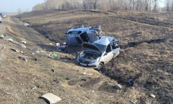 Водитель легковушки погиб в ДТП с автомобилистом без прав на кемеровской трассе
