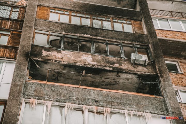 Спасатели эвакуировали кузбассовцев из горящего многоквартирного дома