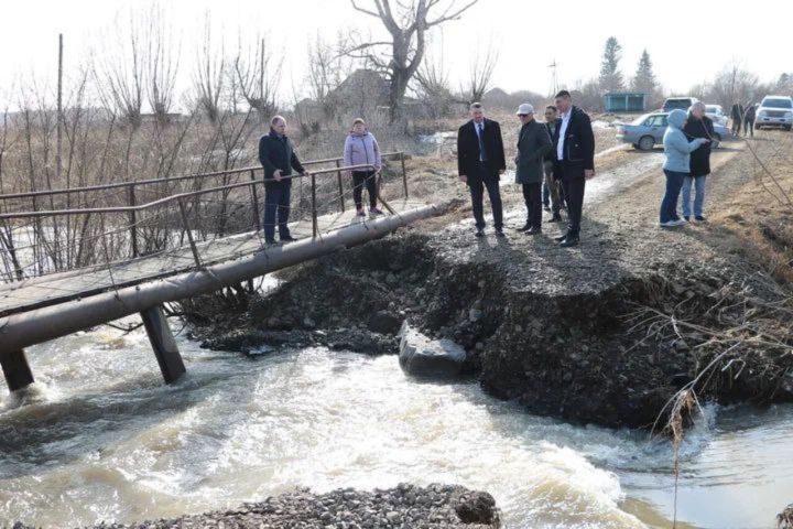Беловские власти рассказали о восстановлении смытого сильным паводком моста 