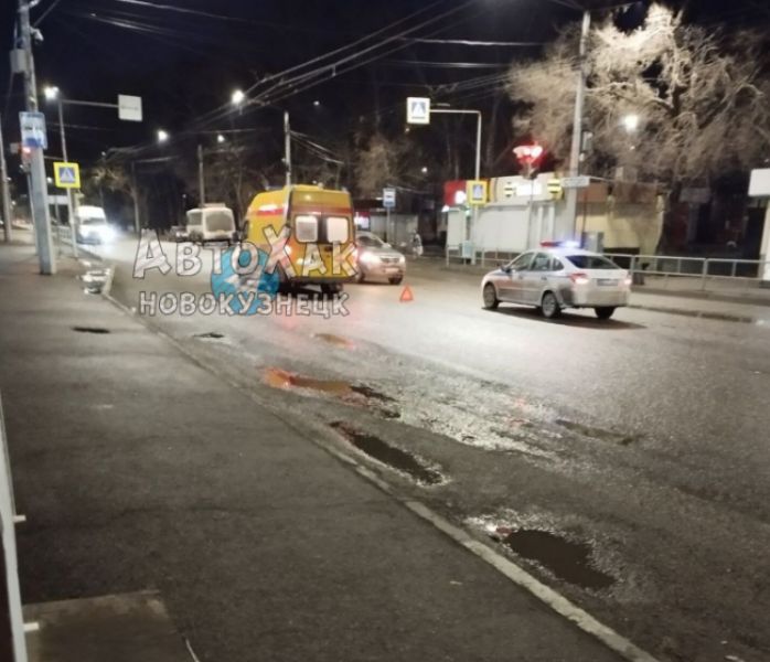 Пешеход попал под колеса легковушки в Новокузнецке
