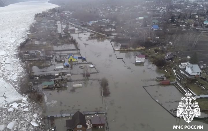 Спасатели показали вид затопленного поселения в Кузбассе с высоты