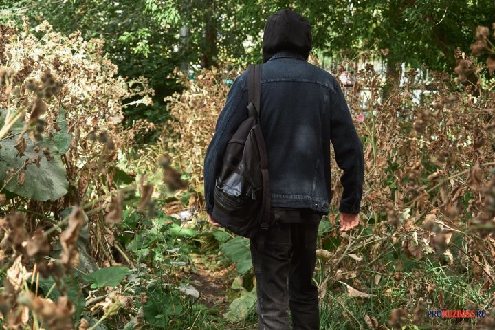 Кузбасские волонтеры начали поиски пропавшего 17-летнего подростка в синей куртке