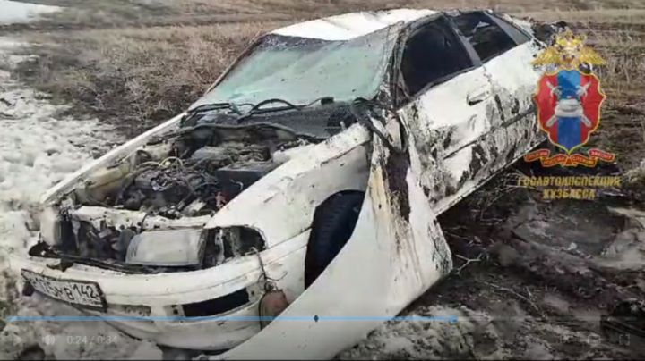 Водитель без прав получил тяжелые травмы в одиночном ДТП на трассе в Кузбассе
