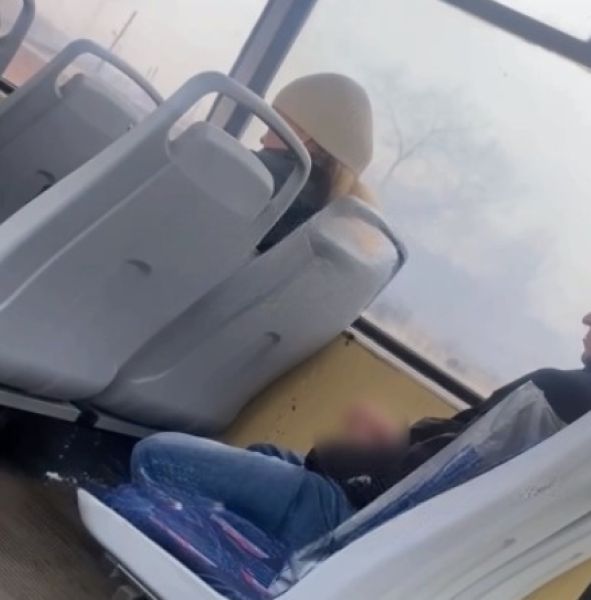 Онанист в Новокузнецке стал самоудовлетворяться на глазах у пассажиров трамвая