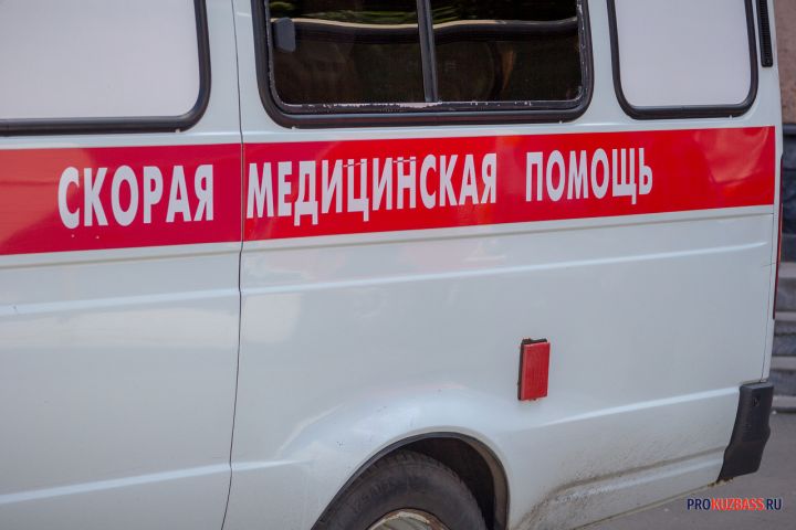 Медик в Кемерове отказался выходить из машины скорой помощи к ребенку из-за грязи на улице
