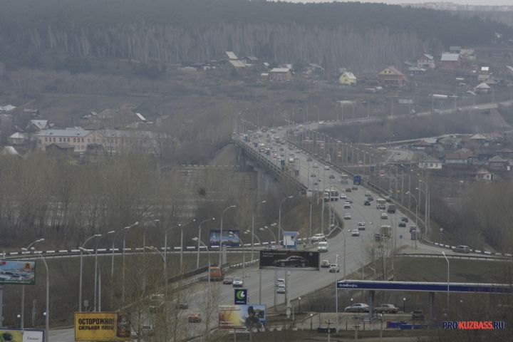 Сильные пробки охватили Кемерово в первый день новой рабочей недели