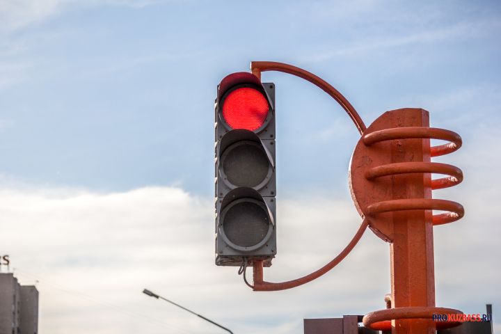 Светофоры временно погаснут на трех перекрестках в Кемерове