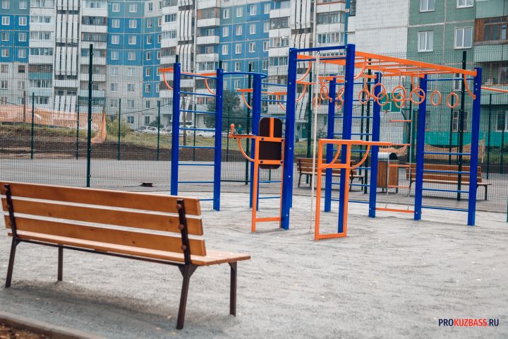 Кузбассовцы пожаловались на аварийное состояние детской площадки