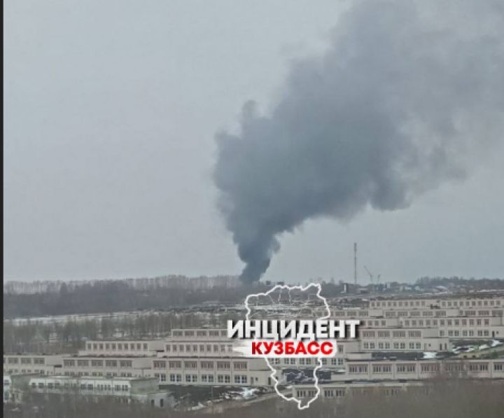 Серьезный пожар площадью 150 м² произошел на улице Петровской ТЭЦ в Кемерове