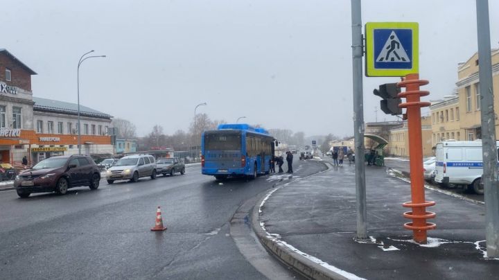 ГИБДД раскрыли подробности ДТП с протащившим пенсионерку автобусом в Кемерове