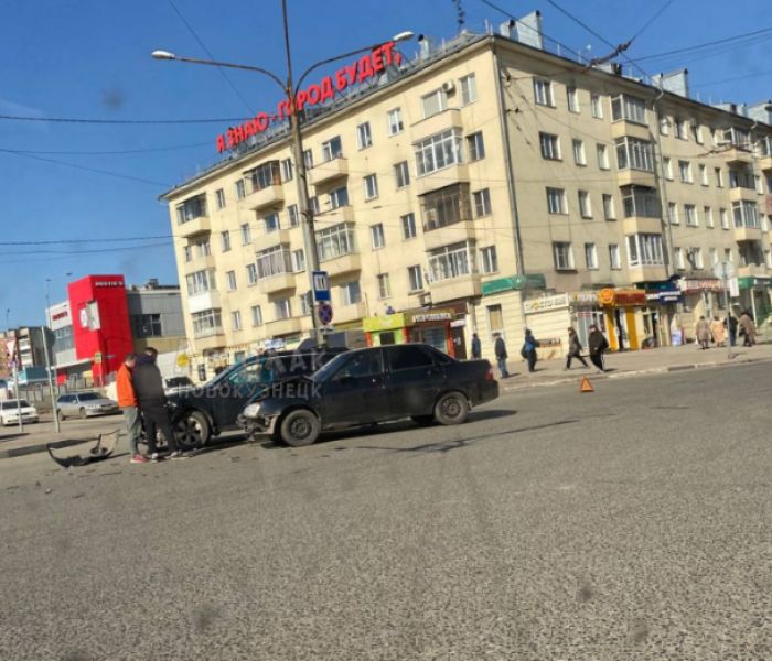 Авария произошла около вокзала в Новокузнецке