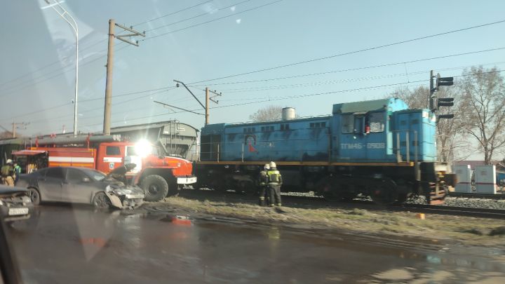 Легковушки разбились в ДТП у железнодорожных путей в Новокузнецке