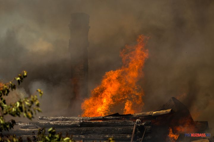 Кузбассовец погиб при пожаре в частном доме