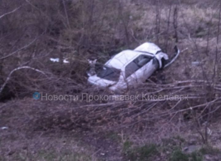 Несовершеннолетний водитель без прав устроил одиночное ДТП на машине мамы в Кузбассе