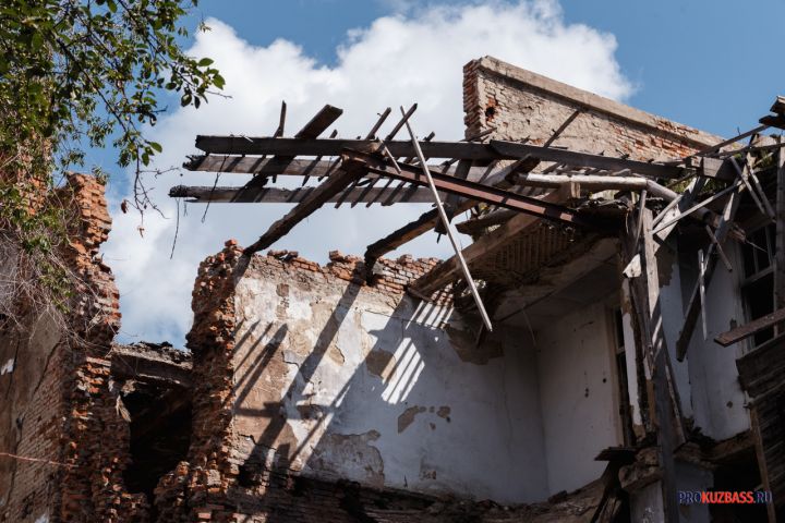 Оставшаяся без жилья после сноса аварийного дома в Кузбассе женщина обратилась к главе СКР