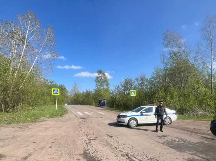 Движение по дороге в Новокузнецке попало под запрет из-за разлива реки