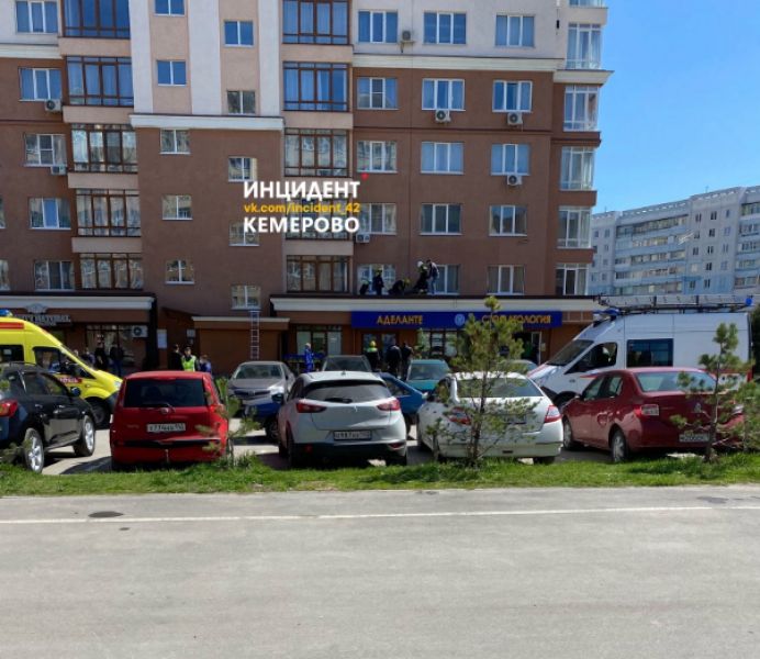 Соцсети: мужчина упал с 16 этажа при установке кондиционера в Кемерове