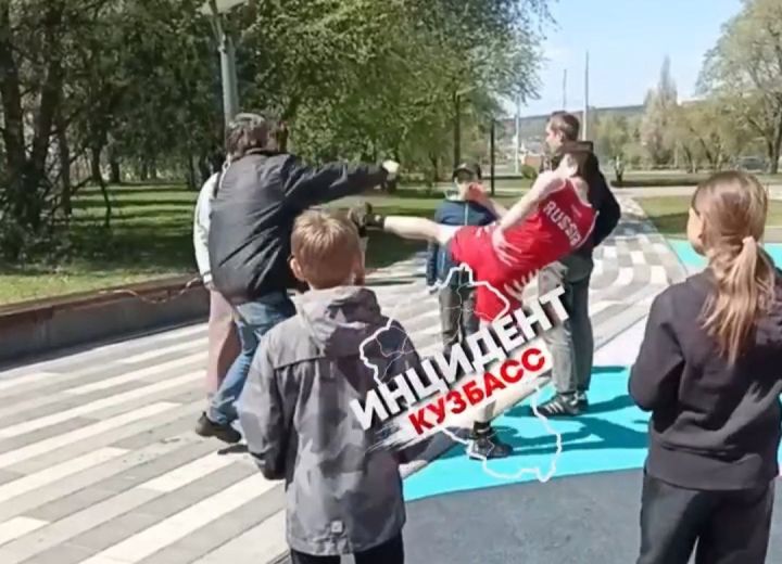 Подросток в Кемерове набросился на мужчину с ребенком из-за замечания