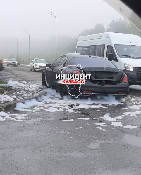 Поджог иномарки в Кемерове попал на видео