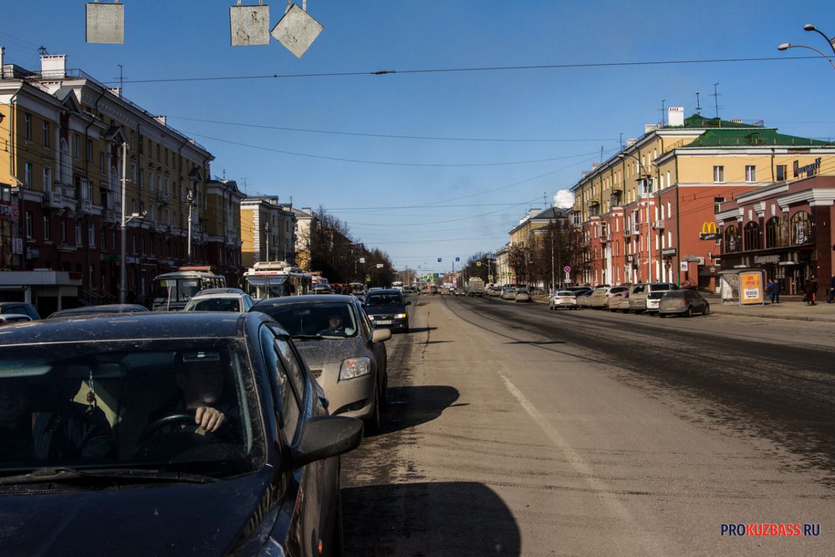 Высокобалльные пробки сковали Кемерово в утренний час пик