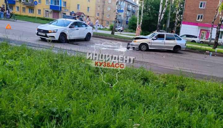 Жесткое ДТП с легковушками произошло в кузбасском городе