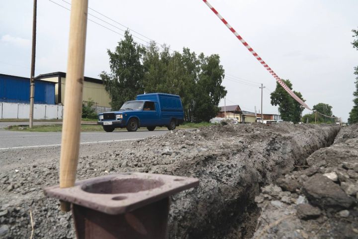 Рабочие приступили к установке линии освещения на оживленном участке проспекта в Кемерове