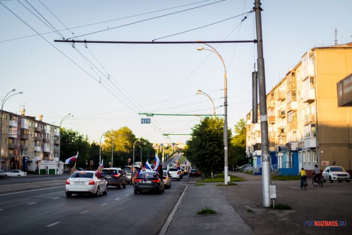 Пробки затруднили движение в Кемерове в утренний час пик