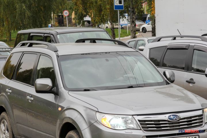 Пробка сковала шоссе в Новокузнецке из-за ДТП у Запсибовского моста