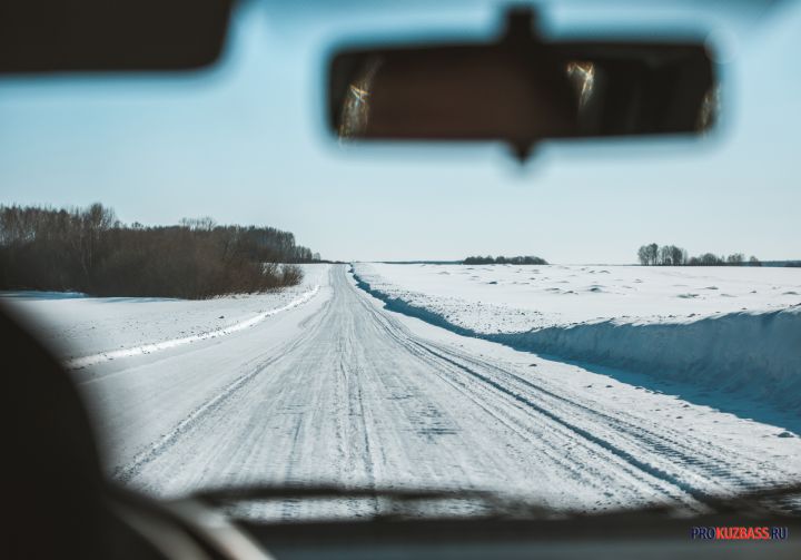 Снег на трассах создал опасность для кузбасских автомобилистов