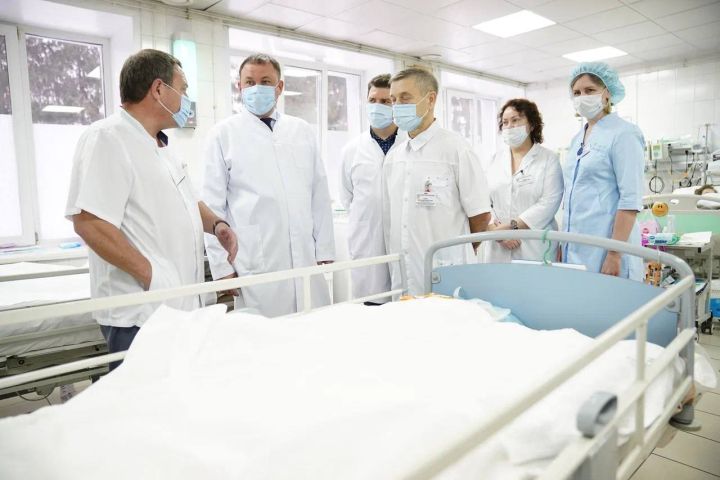 Кузбасские власти рассказали о состоянии изувеченного родителями 12-летнего мальчика