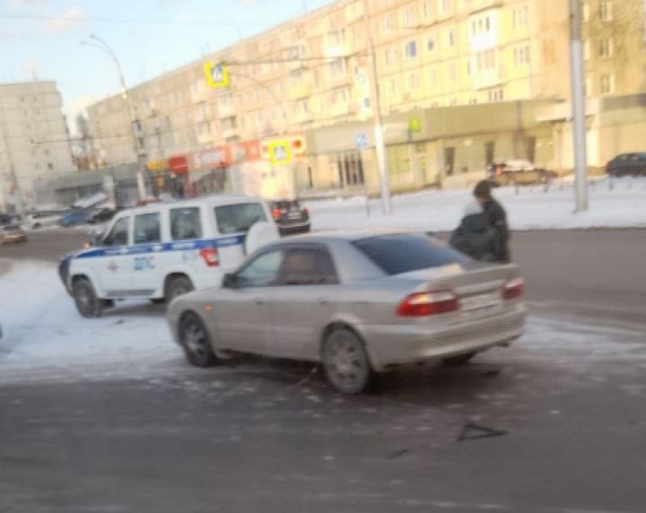 Авария произошла на кольцевой дороге бульвара в Кемерове