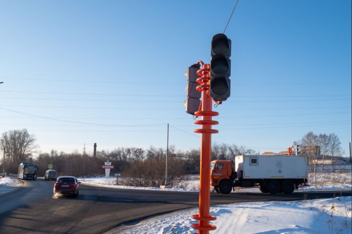 Временные светофоры появились на еще одном перекрестке в кемеровском Пионере