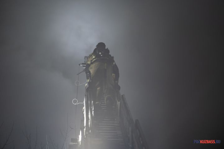 Соцсети: пожар произошел в районе шахтомонтажного управления в Новокузнецке 