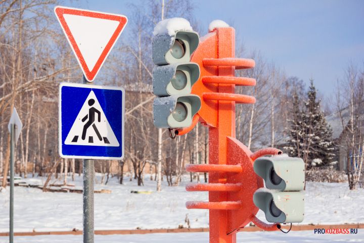 Светофоры временно отключатся на пересечении проезда с улицей в Кемерове