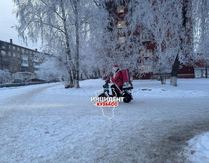 Дед Мороз в розовом стал развозить заказы кемеровчанам